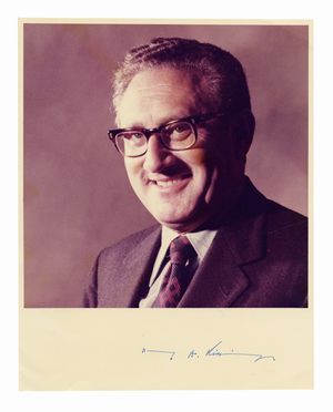 Kissinger Henry Fotografia Ufficiale Con Firma Autografa Asta