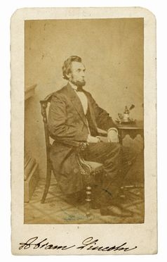  Abraham Lincoln : Ritratto fotografico all'albumina applicato su cartoncino.  - Asta Libri & Grafica - Libreria Antiquaria Gonnelli - Casa d'Aste - Gonnelli Casa d'Aste