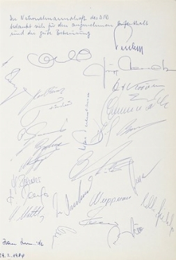 Carta con firme autografe dei giocatori della DFB (Deutscher Fuball-Bund).  - Asta Libri, Autografi e Manoscritti - Libreria Antiquaria Gonnelli - Casa d'Aste - Gonnelli Casa d'Aste